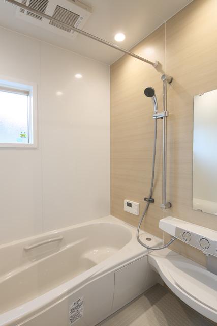 Bathroom. Warm soaking bathtubs ・ LED lighting