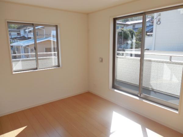 Non-living room. Sun plenty of 2F Western-style! 