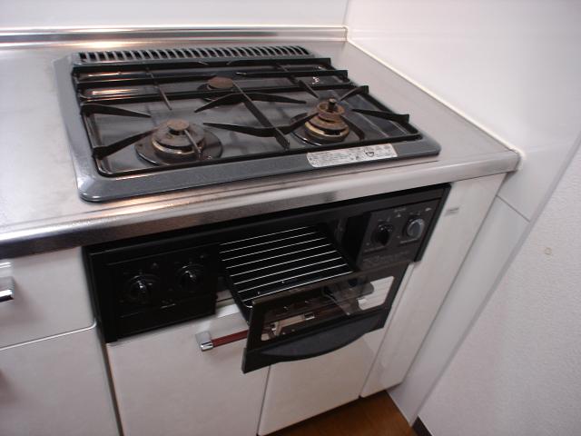 Other Equipment. 3-burner stove + system kitchen with grill