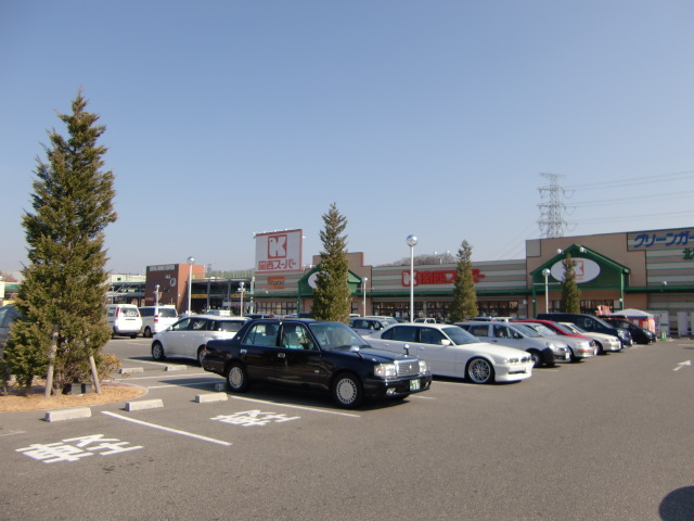 Shopping centre. 973m to the green Garden Mall Kobe Kita (shopping center)