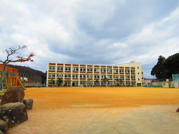 Primary school. 600m up to elementary school Karatodai elementary school