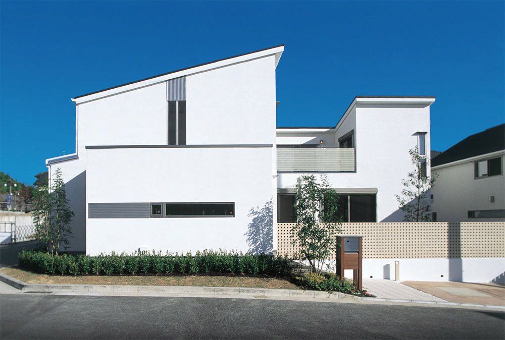 Building plan example (exterior photos). On the outer wall of the white system, Appearance shed roof and the sharp line of stylish impression. Exterior of adopting the block fence and hedges also modern taste atmosphere (No. 56 land building plan example) building price 24,800,000 yen, Building area 133.74 sq m