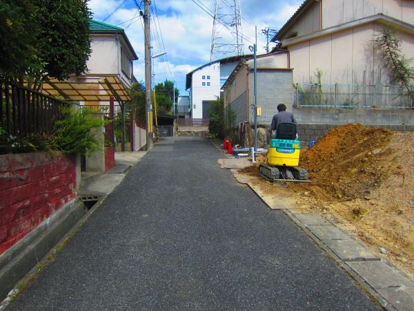 Local photos, including front road. Local photos, including the front road (2013 September shooting)