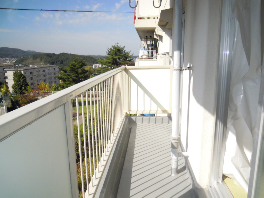 Balcony. Also spacious balcony! Your laundry is also happy to (^ O ^) /
