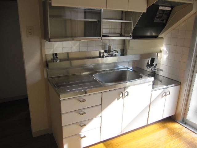 Kitchen. Large sinks independent kitchen ☆