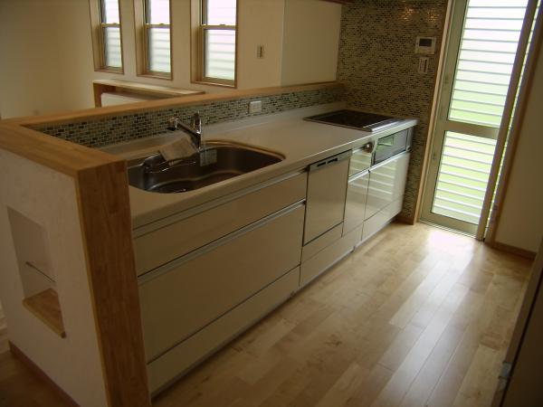 Same specifications photo (kitchen). Counter kitchen with views of the state of the family is from the kitchen! 