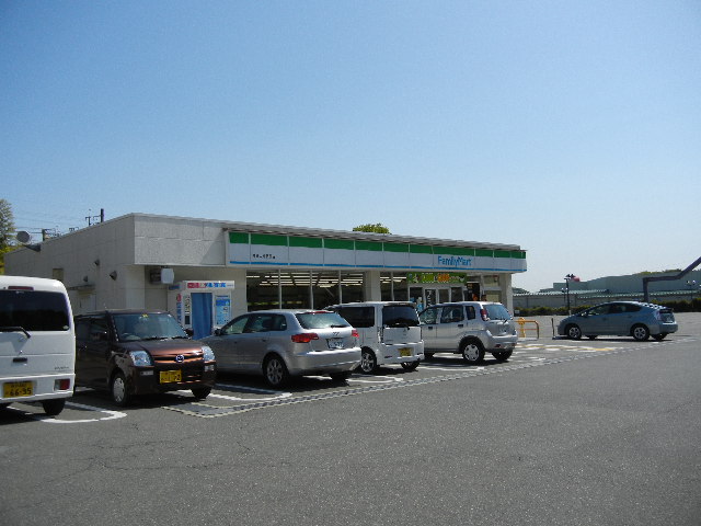 Convenience store. FamilyMart God iron Oike Station store up (convenience store) 105m