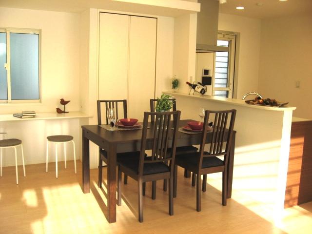 Kitchen. Dining calm atmosphere. Personal computers and homework can be counter is adjacent, Communication Plan. (4-12 No. land furnished)