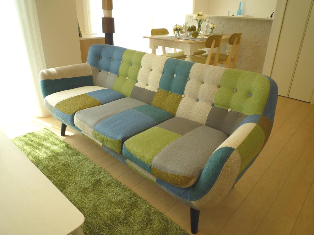 Living. Characteristic living sofa. By incorporating a design that does not choose by yourself, It will also be a new feeling. <7-20 No. land living>