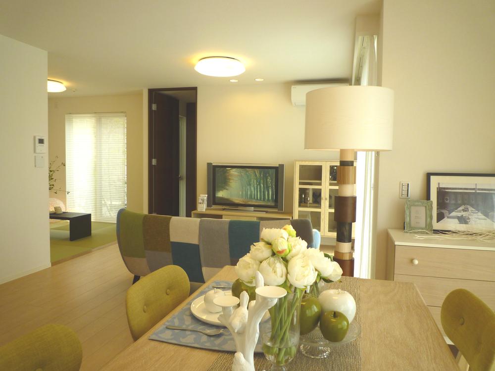 Other introspection. Overlooking the LD from the kitchen, Open plan. Coordinating 22.9 Pledge of LDK + Japanese-style room.  <7-20 No. land introspection>