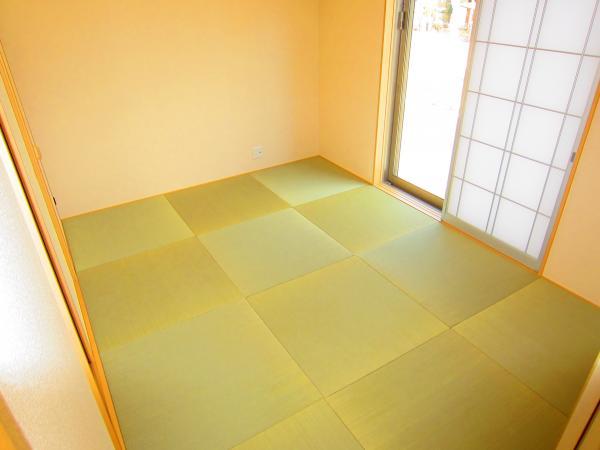 Non-living room. Things feel of the room is quite in a Japanese-style tatami Ryukyu