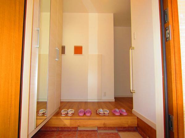 Entrance. Entrance takes widely storage (shoebox) is also shoes also housed boots in wide peace of mind