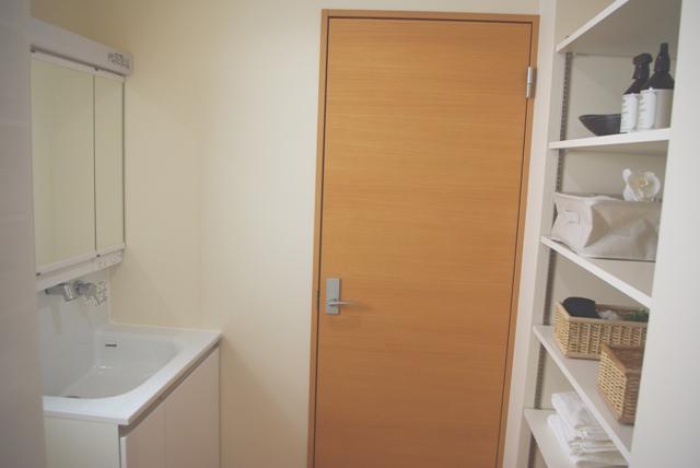 Wash basin, toilet. Image furniture, etc. during installation