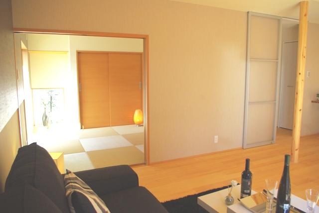 Non-living room. Japanese-style room as seen from the living room