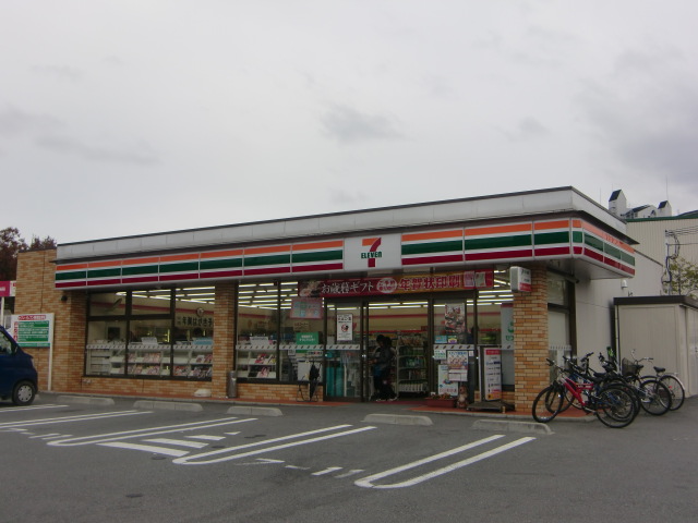 Convenience store. Seven-Eleven Kobe Nishiyama 1-chome to (convenience store) 566m
