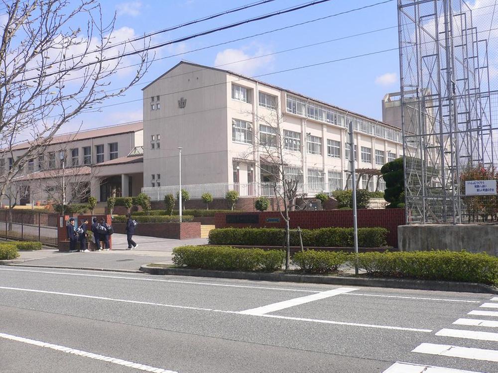 Junior high school. 1265m to Kobe Tatsukita Kobe junior high school