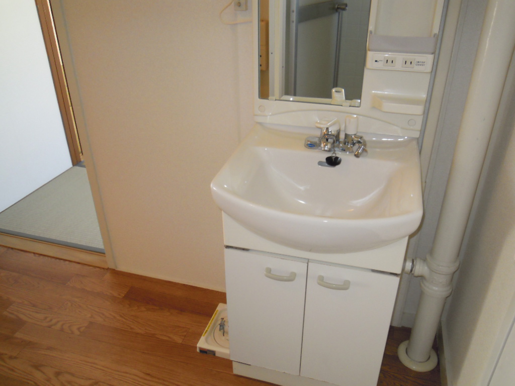 Washroom. Easy-to-use independent wash basin ヽ (^ o ^) 丿
