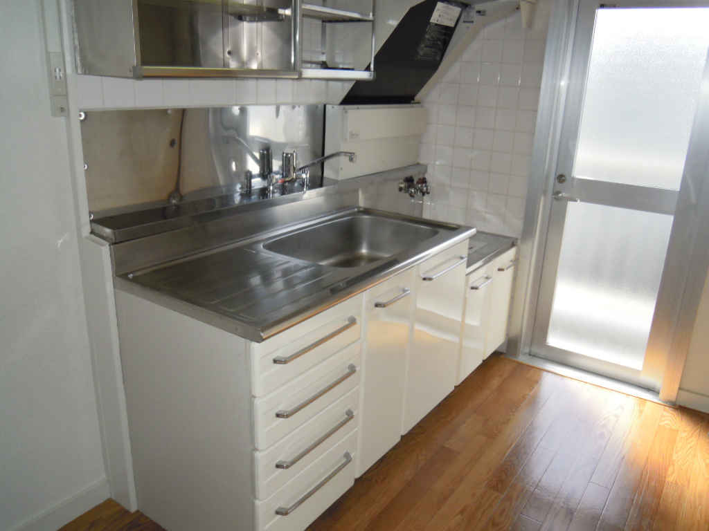 Kitchen. Large sinks independent kitchen ☆