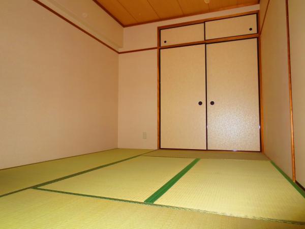 Non-living room. There is also a Japanese-style room and happy.