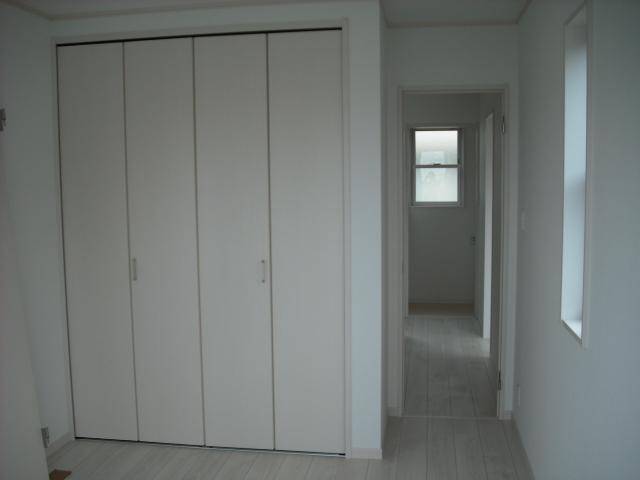 Non-living room. In each room it has sufficient storage space. 