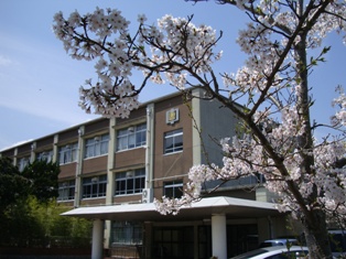 Junior high school. Municipal Karabitsu until junior high school (junior high school) 633m