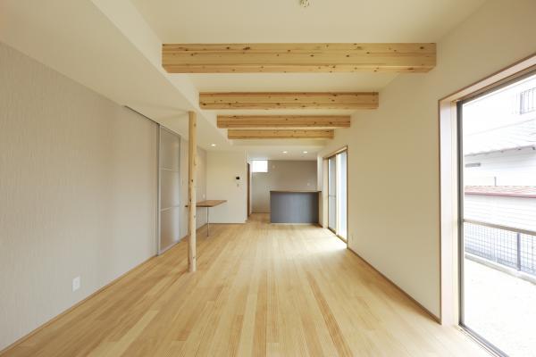 Living. Large space that employs a natural solid wood!  Per yang It is needless to say! 