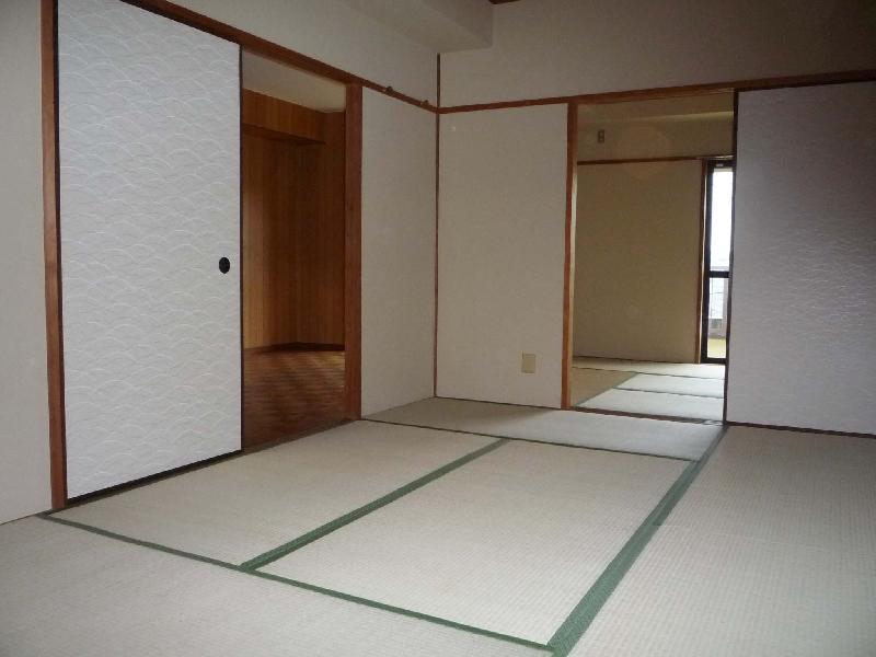 Living and room. Japanese-style room Tsuzukiai
