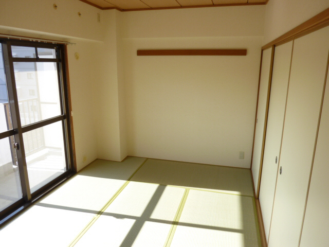 Living and room. Japanese-style room 6 quires