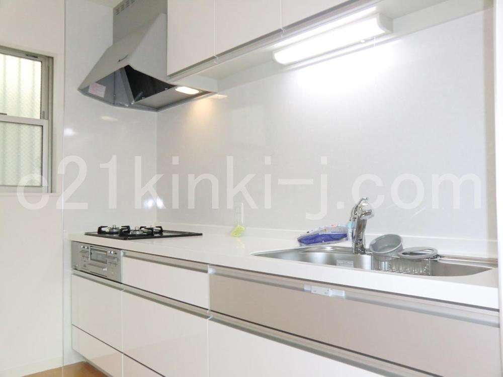 Same specifications photo (kitchen). Same specifications photo (kitchen) Slide storage! Water purifier with shower! 
