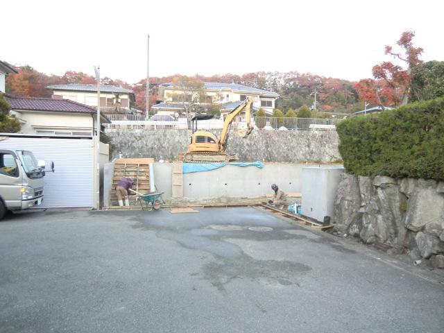 Local photos, including front road. Local (11 May 2013) Shooting