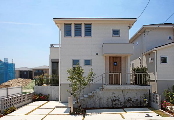 Local appearance photo. living ・ dining ・ kitchen ・ Western-style 2 room is bright house facing south. By increasing from the front road, We consider the privacy ensure.  [No. 138 land] 