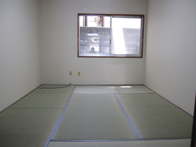 Living and room. It is already tatami exchange! !
