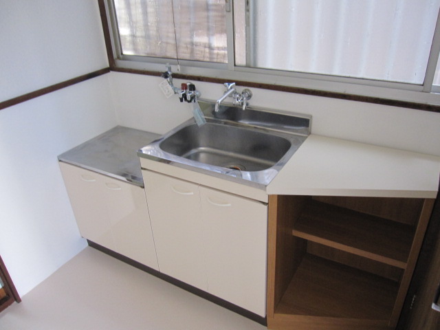 Kitchen. Gas stove can be installed