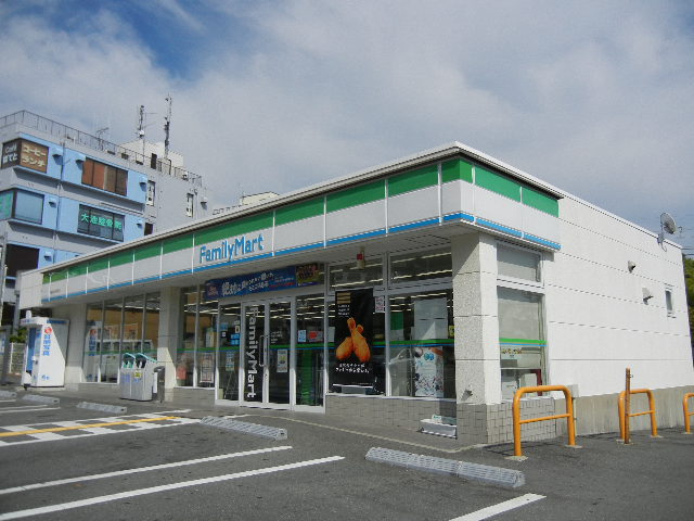 Convenience store. FamilyMart God iron Oike Station store up (convenience store) 941m