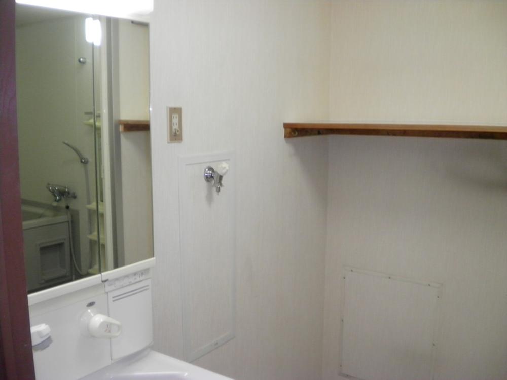 Wash basin, toilet. Room (August 2013) Shooting