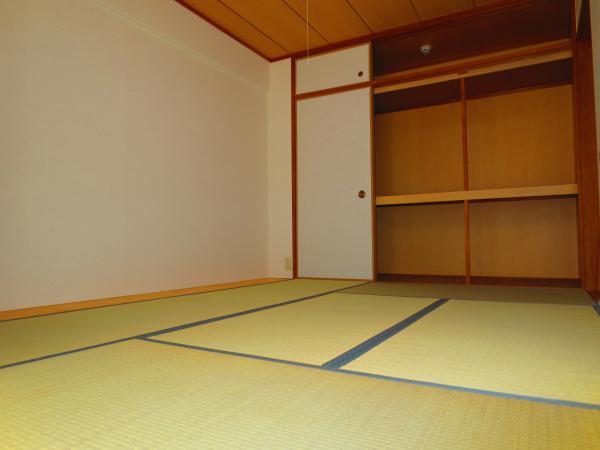 Non-living room. There is also a Japanese-style room and happy.