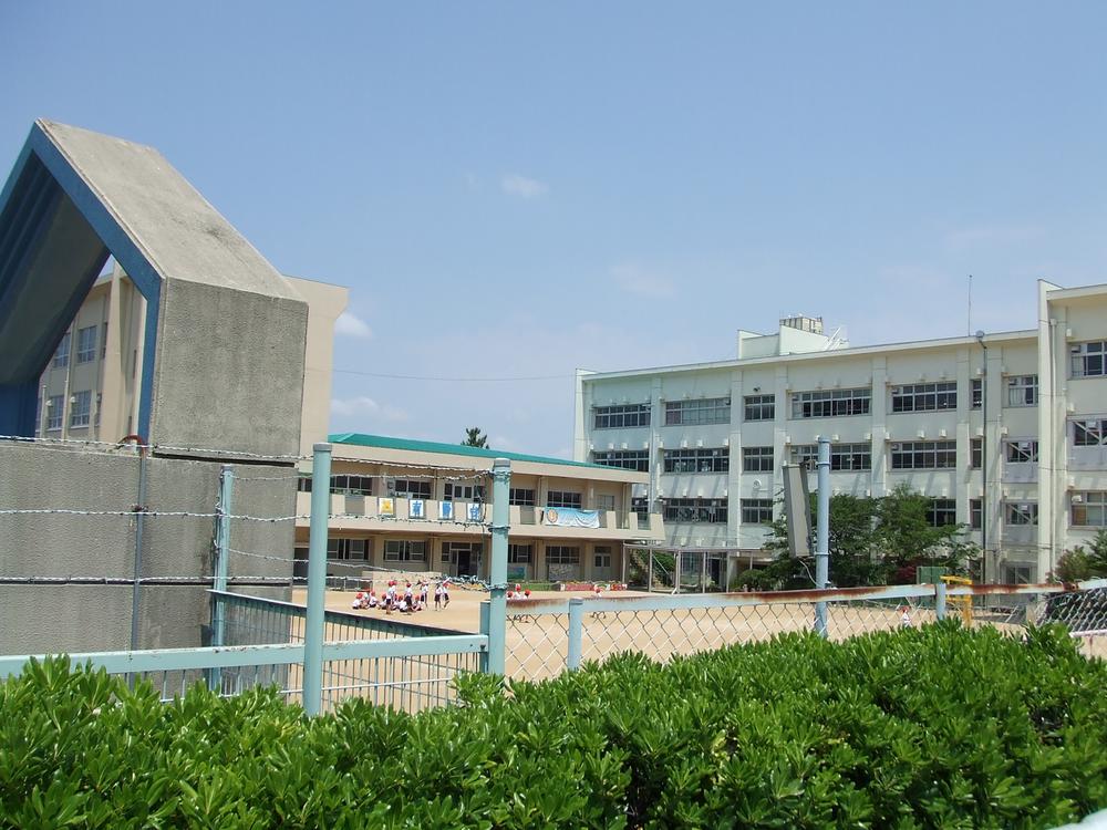 Primary school. Arinodai elementary school