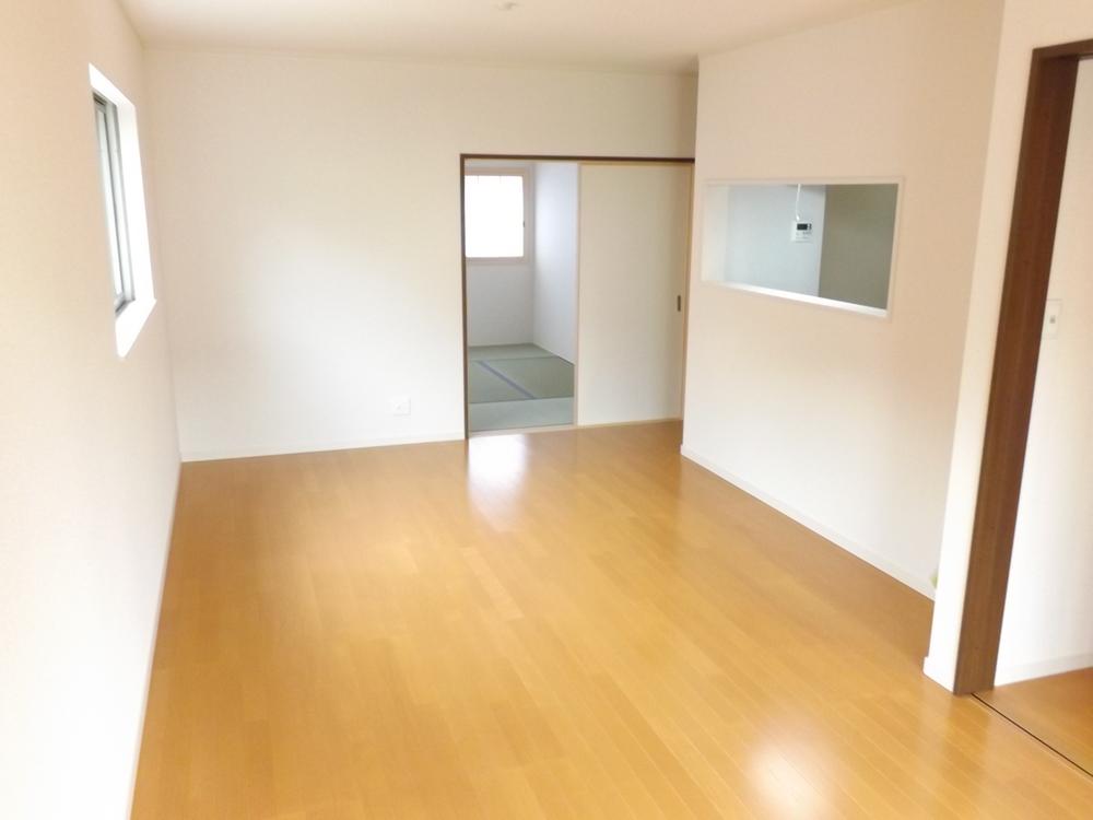 Same specifications photos (living). Same specifications photos (living) Unnecessary and easy care wax! 