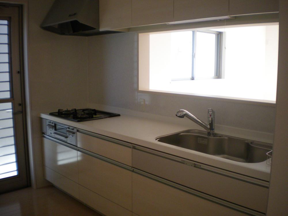 Same specifications photo (kitchen). Same specifications. Artificial marble top with a system Kitchen. With water purifier integrated faucet. 