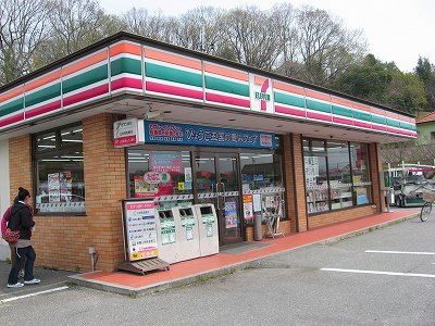 Convenience store. Seven-Eleven Kobe Hatachonaka store up (convenience store) 377m
