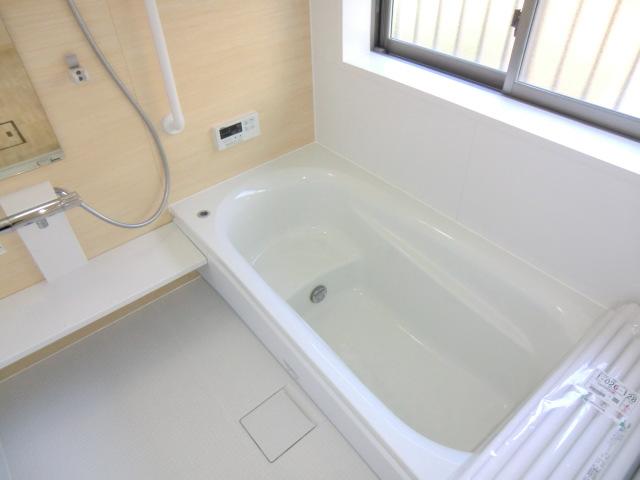 Bathroom. Local photo (bathroom) Bathroom Exhaust Fan! Warm bath! 