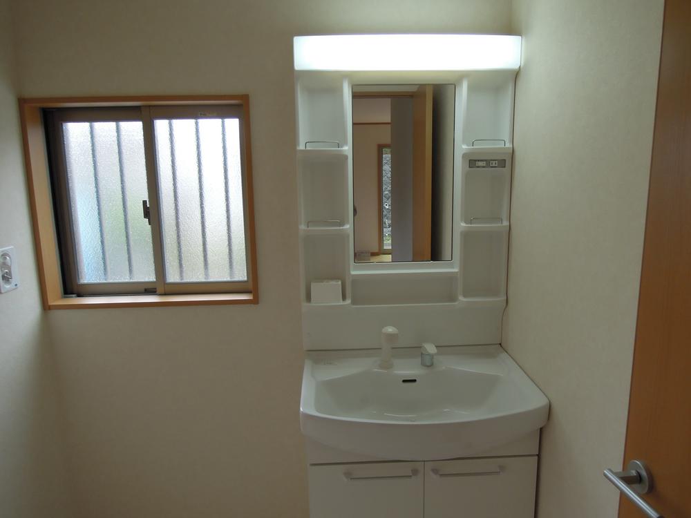 Wash basin, toilet. Room (August 2013) Shooting