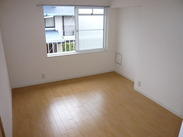 Living and room. Western-style is a 6-tatami rooms.