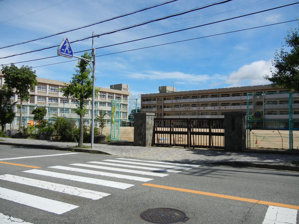 Junior high school. 644m to Kobe City Arima junior high school (junior high school)