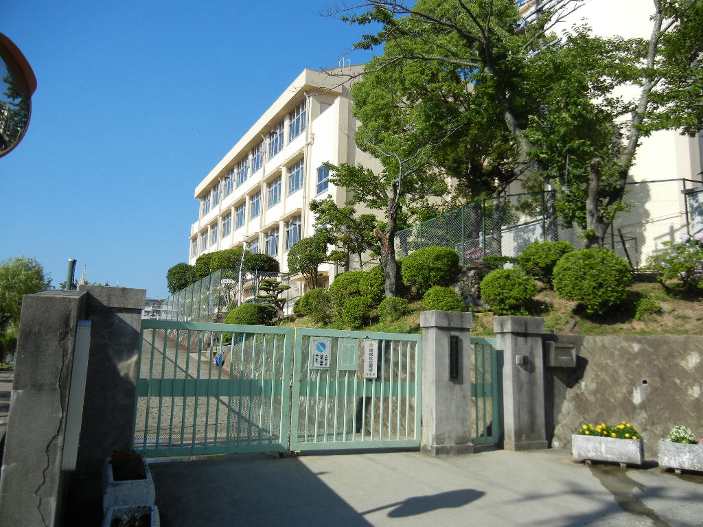Primary school. 116m to Kobe Municipal Arino Higashi elementary school (elementary school)