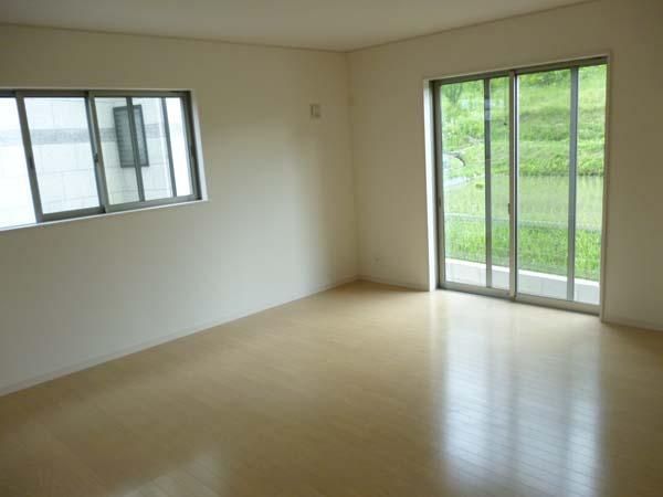 Same specifications photos (living)