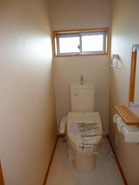 Toilet. Indoor (11 May 2013) Shooting