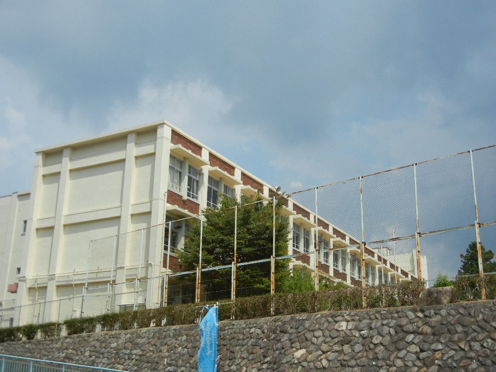 Primary school. 1189m to Kobe Municipal Karabitsu elementary school (elementary school)
