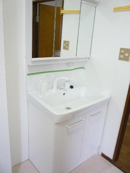 Washroom. Wash basin had made