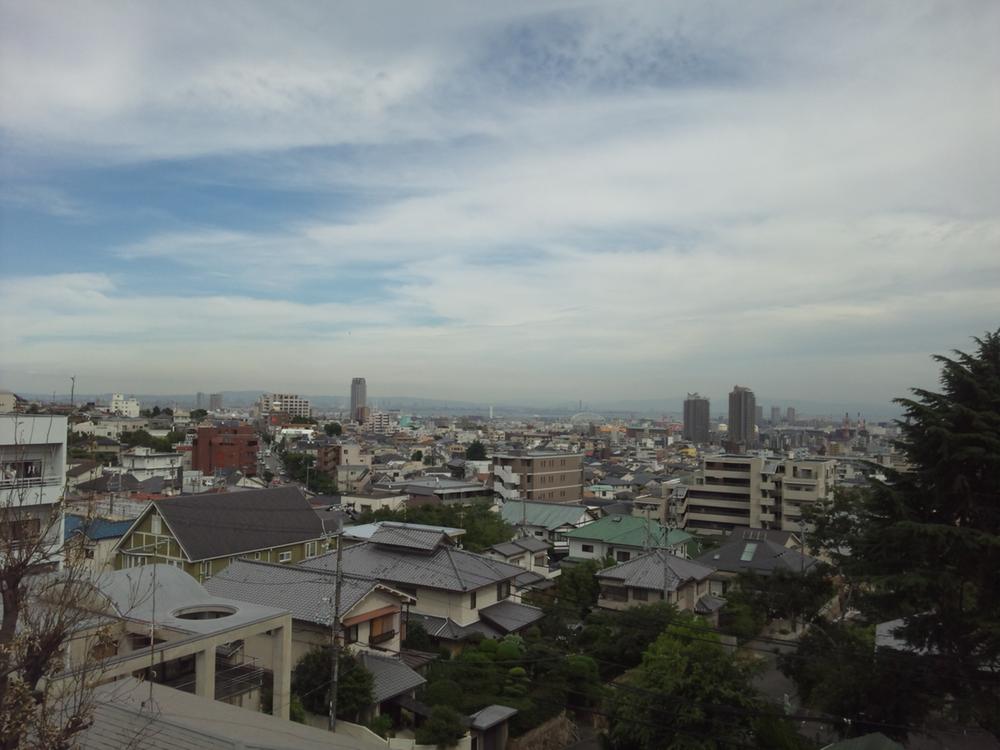 View photos from the dwelling unit. View from the living room, You can overlook the streets of Kobe (July 2013) Shooting